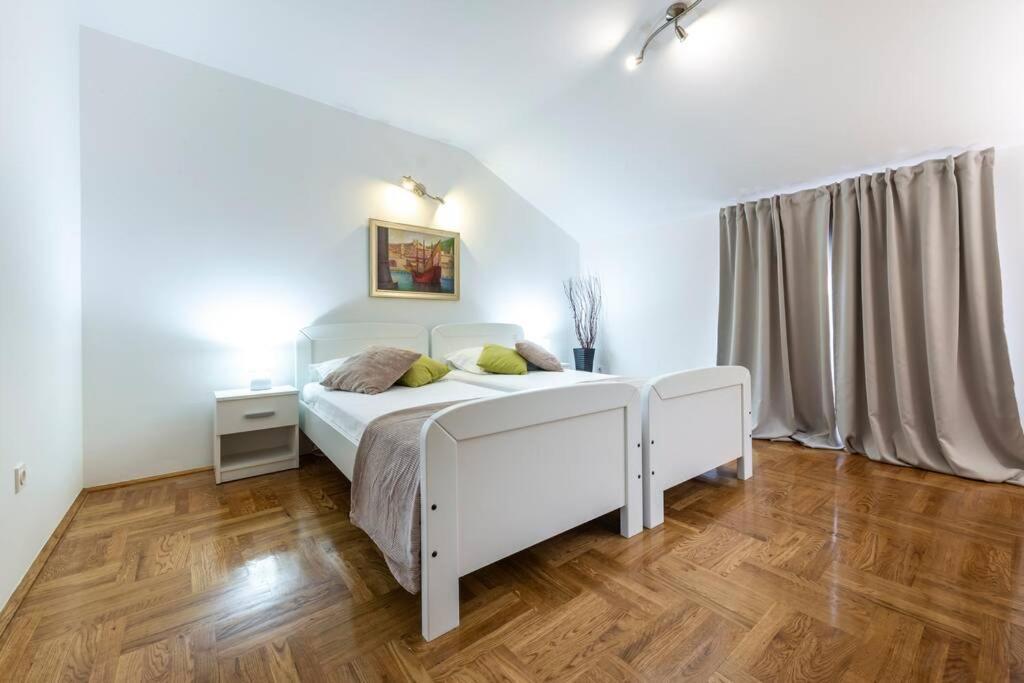 Vila Vergatum-Privacy,Gym,Billiards,Table Tennis Donji Brgat Eksteriør billede