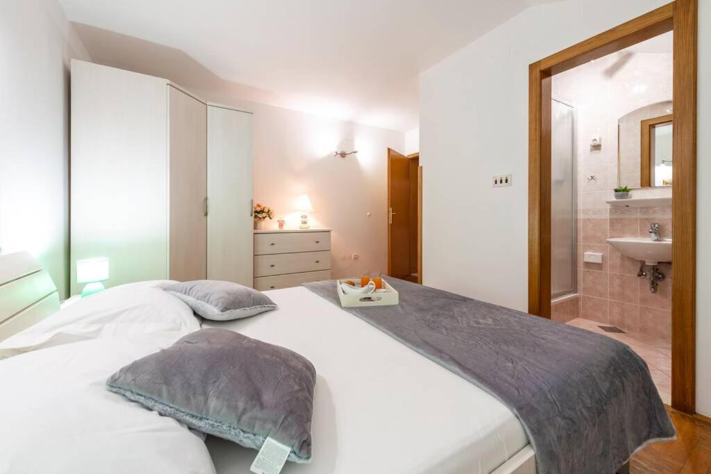 Vila Vergatum-Privacy,Gym,Billiards,Table Tennis Donji Brgat Eksteriør billede