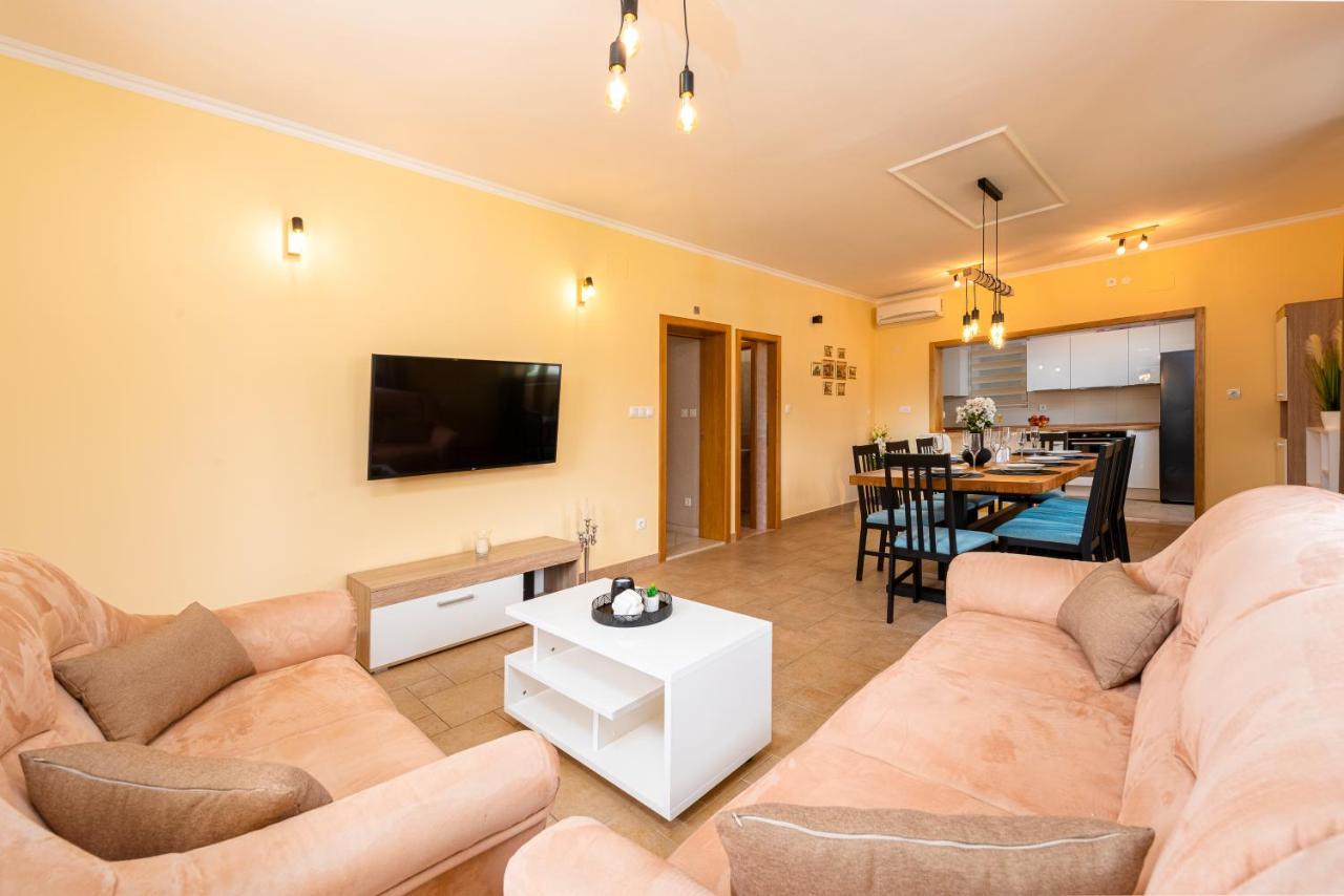 Vila Vergatum-Privacy,Gym,Billiards,Table Tennis Donji Brgat Eksteriør billede